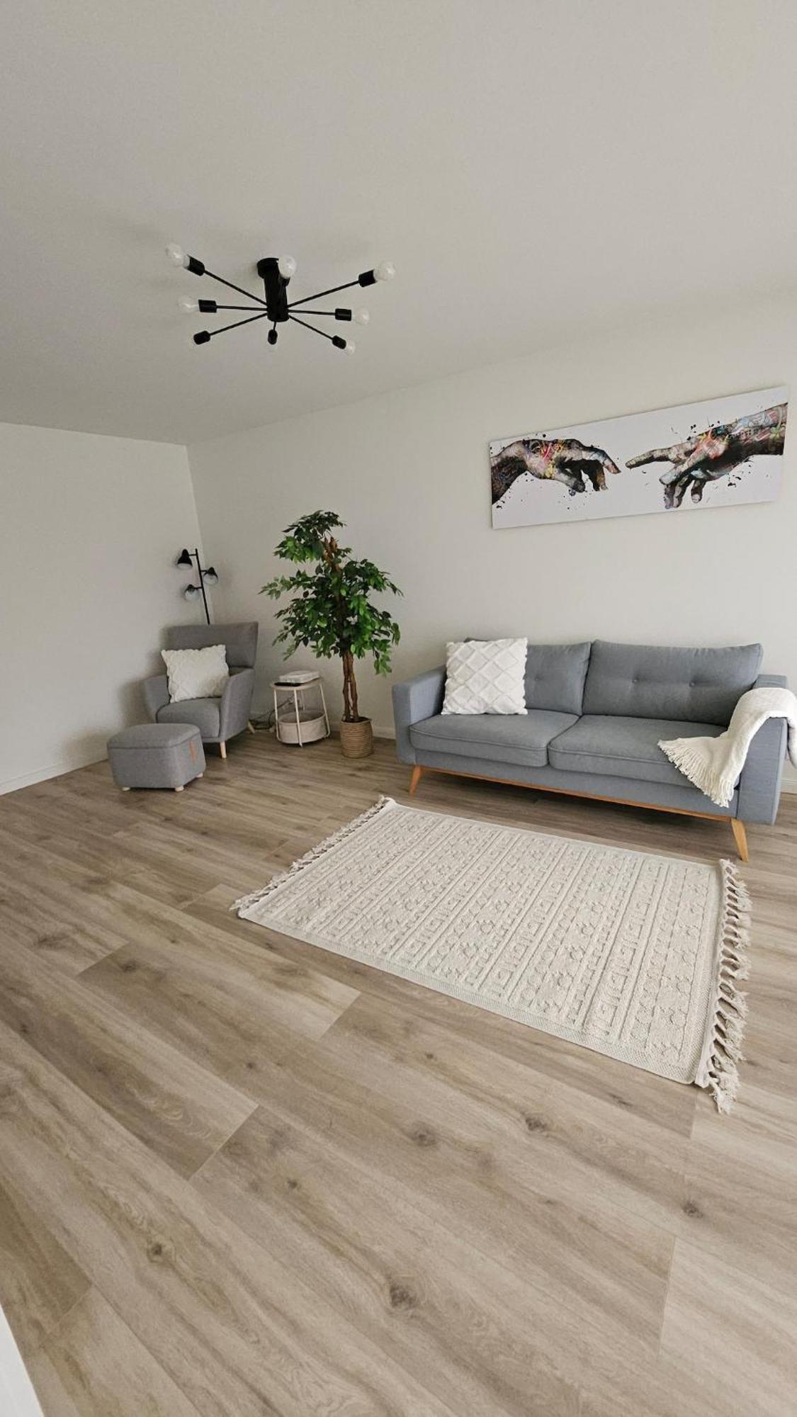Ruhige 2-zi-wohnung Mit Garage